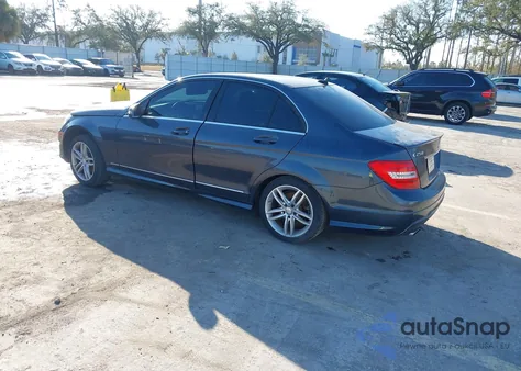 2013 Mercedes-Benz C 250 Sport из США, поврежденный, VIN WDDGF4HB4DR264632
